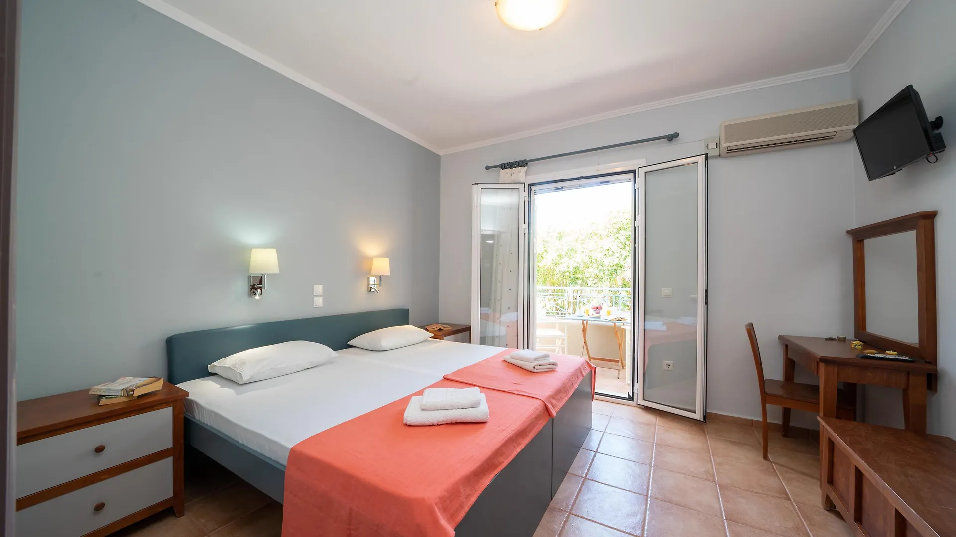 Aggelina'S Apartments Lixouri